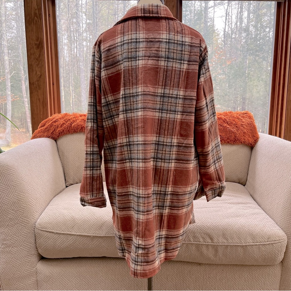Buttoned Plaid Flannel Shirt Jacket in Rust - Picture 2 of 8